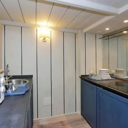 Apartment In Centre Via Gregoriana By Halldis Rom